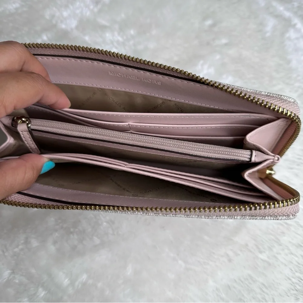 Michael Kors Jet Set Travel Zippy Wallet - Picture 9 of 14